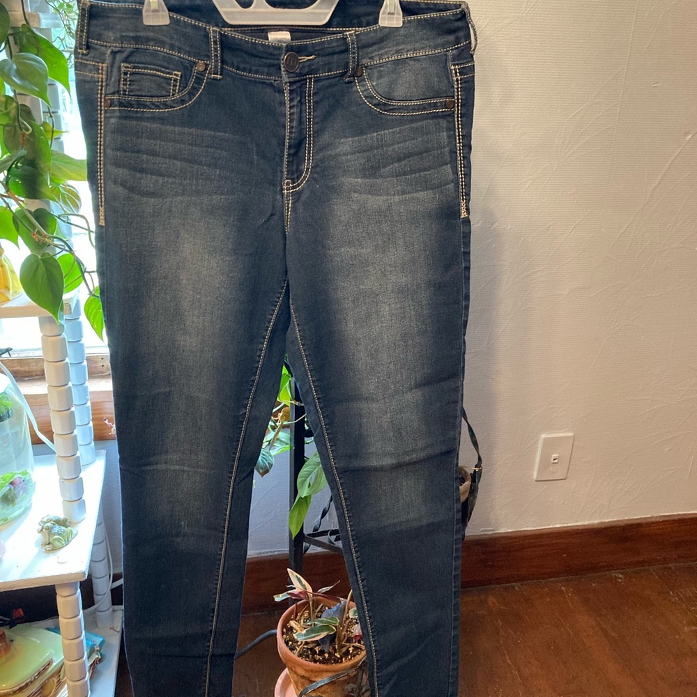 Maurice’s size 16 stretch blue jeans